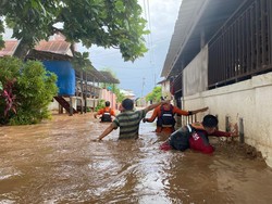 Banjir di Bantaeng Rendam 4 Kecamatan, Jalanan-Tanggul Rusak