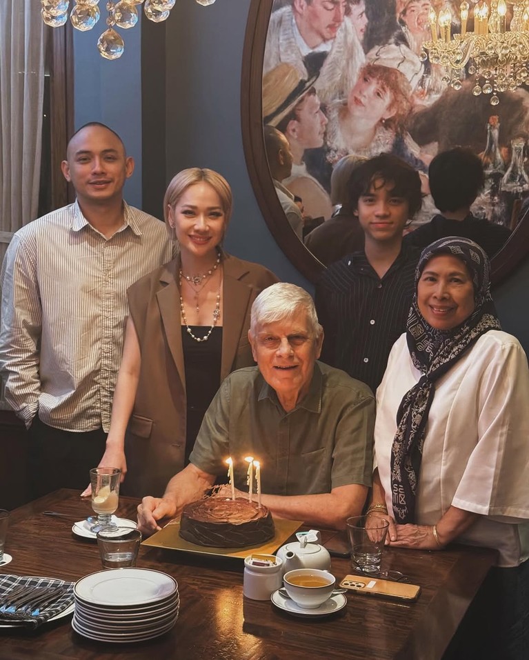 BCL merayakan ultah mantan mertuanya dilihat di Instagram, Jumat (4/7/2025).