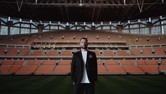 Bek Timnas Indonesia Jordi Amat resmi bergabung dengan Persija Jakarta untuk musim 2025/2026, Sabtu (5/7).