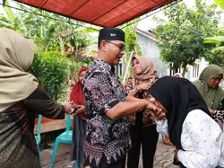 Bupati Ipuk Beri Bantuan Keluarga Korban KMP Tunu Pratama Jaya