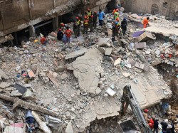 Tim Penyelamat Pakistan Temukan 27 Jasad di Gedung Apartemen yang Ambruk