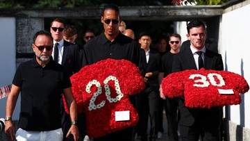 Berita Olahraga Terkini CNN Sport : Pemain Liverpool Hadiri Pemakaman Jota, Bawa Karangan Bunga Khusus