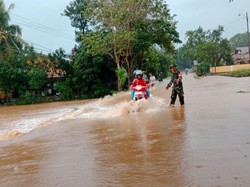 7 Kecamatan di Bone Terendam Banjir, 1 Jembatan Hanyut Terbawa Arus