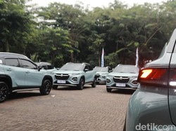 Suzuki Serahkan Fronx ke Konsumen Indonesia