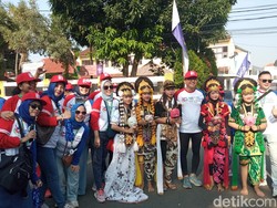 100 Penari Topeng Ramaikan Perayaan Seabad SMPN 1 Kota Cirebon