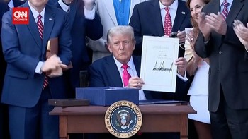 VIDEO: Momen Trump Sahkan UU One Big Beautiful Bill di Gedung Putih