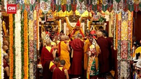 VIDEO: Ribuan Pengikut Doakan Dalai Lama Jelang Ulang Tahun ke-90