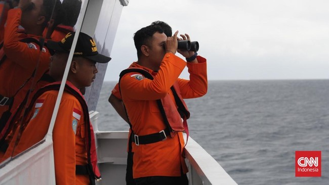 Keberadaan nakhoda KMP Tunu Pratama Jaya masih belum ditemukan sejak kejadian kapal tenggelam, Rabu (2/7) malam.