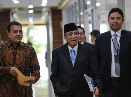 Calon Dubes Ditugasi Rangkum Fit Proper Test dengan Tulisan Tangan