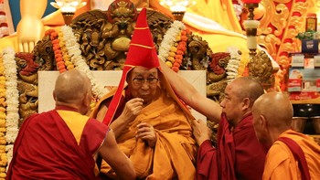FOTO: Upacara Doa Dalai Lama Bersama Pengikut Jelang HUT ke-90
