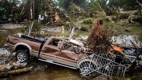 FOTO: Banjir Bandang Terjang Texas, 50 Orang Tewas