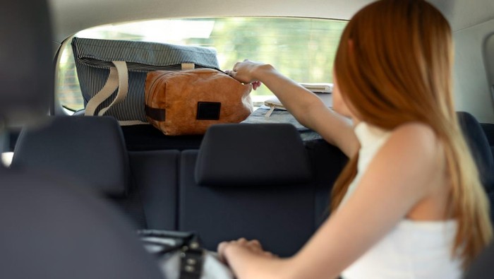 img-title Hati-Hati! 8 Barang Ini Tidak Boleh Ditinggal di Dalam Mobil, Bisa Berbahaya