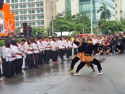 Video: Peragaan Silat-Tari Jakarta Dalam Warna Dapat Rekor MURI