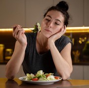 Ternyata Ini 5 Penyebab Mengapa Sering Mengantuk Setelah Makan