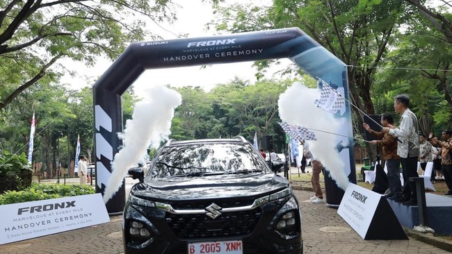 PT Suzuki Indomobil Sales (SIS) mulai mendistribusikan Suzuki Fronx. Sebanyak 55 unit Fronx sudah diterima konsumen di Indonesia, Sabtu (5/7).