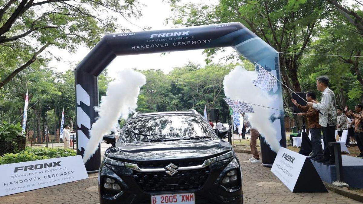 Suzuki Fronx Mulai Diserahkan ke konsumen