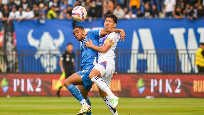 Juara Liga 1 2024/2025 Persib Bandung dihajar Port FC dalam pertandingan perdana Grup B Piala Presiden 2025 di Stadion Si Jalak Harupat, Bandung, Minggu (6/7).