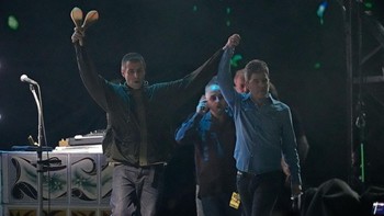 FOTO: Momen Bersejarah, Oasis Reuni Konser Setelah 16 Tahun Bubar