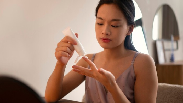 Biar Makeup Makin Nempel, Kenali Serba-serbi Makeup Primer yang Perlu Kamu Tahu