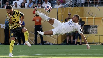 Liputan Olahraga CNN Sport : FOTO: Mbappe Cetak Gol Ciamik, Madrid Menangi Duel Menegangkan