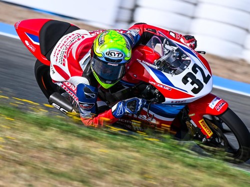 Muhammad Kiandra Ramadhipa yang sukses mencetak sejarah sebagai pembalap Indonesia pertama yang meraih gelar juara di ajang European Talent Cup (ETC) di Prancis. Dok Astra Honda Racing Team