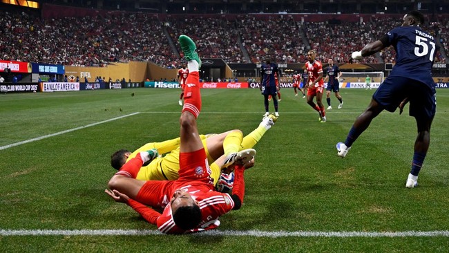 Kronologi Cedera Mengerikan Jamal Musiala Saat lawan PSG Pemain Bayern Munchen Jamal Musiala mengalami cedera parah saat menghadapi PSG di Piala Dunia Antarklub 2025, Sabtu (5/7) malam WIB.