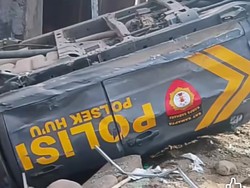 Kronologi Mobil Patroli Polisi Tabrak 8 Motor-Rumah di Dompu