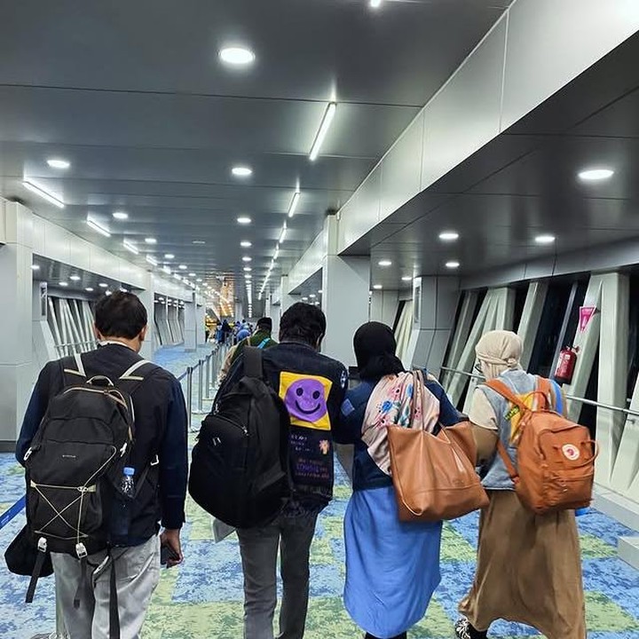 <p>Tak sedikit juga warganet memberikan doa-doa tulus untuk kelancaran ibadah mereka. Salah satunya datang dari akun @elviravilla97, yang menuliskan, "Masyaallah tabarakallah, lancar dan dimudahkan perjalanan ibadahnya, sehat-sehat selalu, semoga segera bisa menyusul ke Baitullah sekeluarga, aamiin," katanya. (Foto: dok. instagram@bellafawzi_)</p>