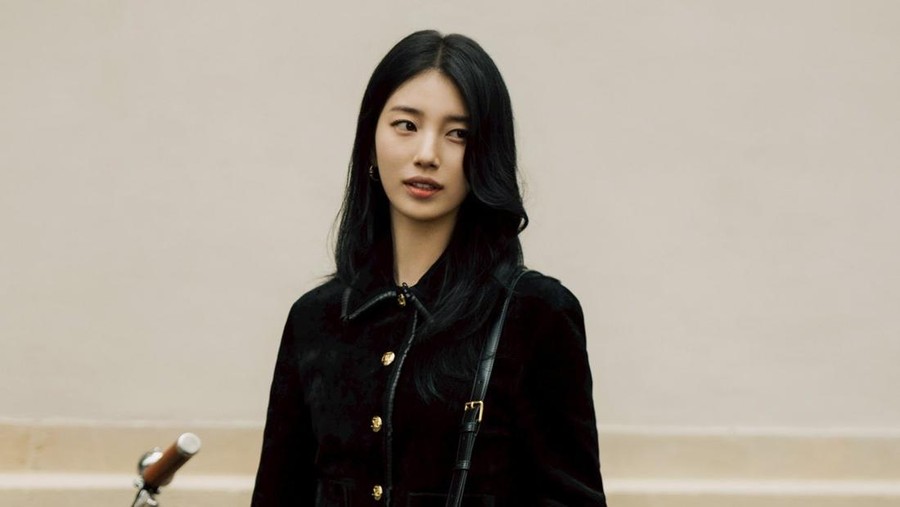 Adu gaya V BTS&comma; Suzy&comma; Park Bo Gum menghadiri peragaan busana CELINE di Paris&period;
