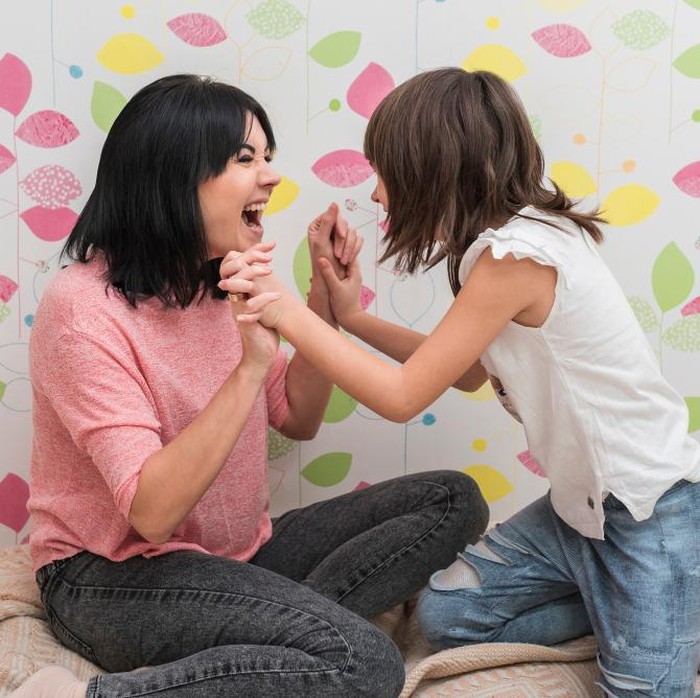 Kalimat pertanyaan “Apa bagian terbaik dari harimu?” dapat mendorong anak-anak untuk mencari hal-hal positif.