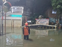 996 Warga Jakarta Ngungsi karena Banjir, Ini Titik-titik Pengungsiannya