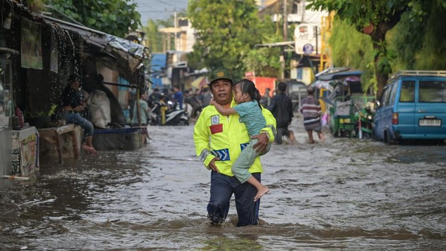 Menurut BMKG hujan ekstrem memicu banjir di berbagai wilayah mulai dari Jakarta sampai Mataram.