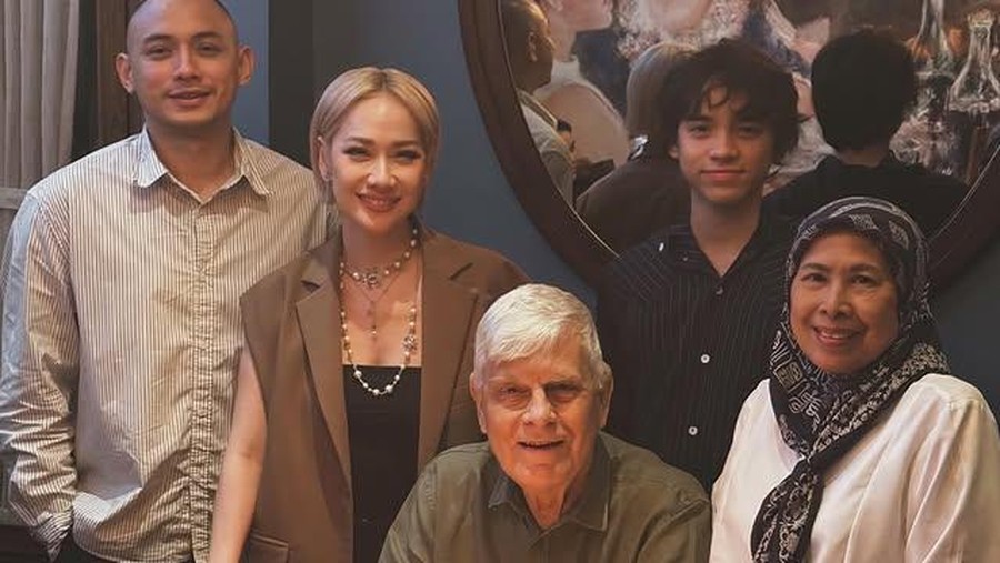 BCL dan Noah Rayakan Ultah Ayah Ashraf Sinclair