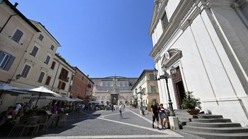 FOTO: Castel Gandolfo, Lokasi Liburan Musim Panas Paus Leo