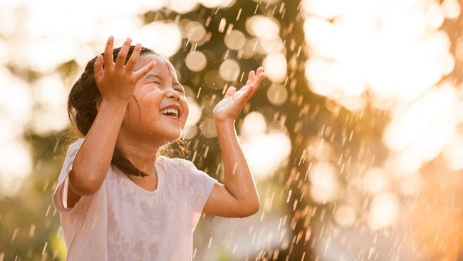 Cuaca Besok Hujan atau Panas? Ini Cara BMKG Memprediksinya yang Menarik Diketahui Anak