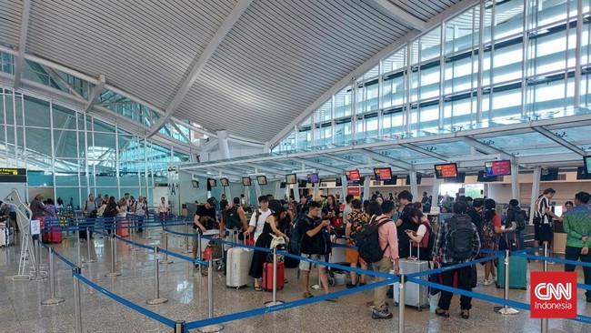 Empat bandara di NTT tutup operasional sementara imbas terdampak letusan Gunung Lewotobi Laki-laki.