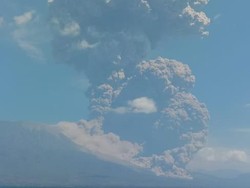 Video: Puluhan Penerbangan di Ngurah Rai Batal Imbas Erupsi Lewotobi