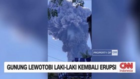 VIDEO: Gunung Lewotobi Laki-Laki Kembali Erupsi