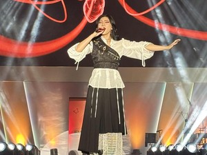Keseruan Penampilan Alex[a]lexa dan Isyana Sarasvati di Hari Kedua 