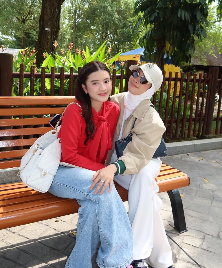 Hassya dan Syifa, anak sambung Irish Bella Hassya dan Syifa, anak sambung Irish Bella
