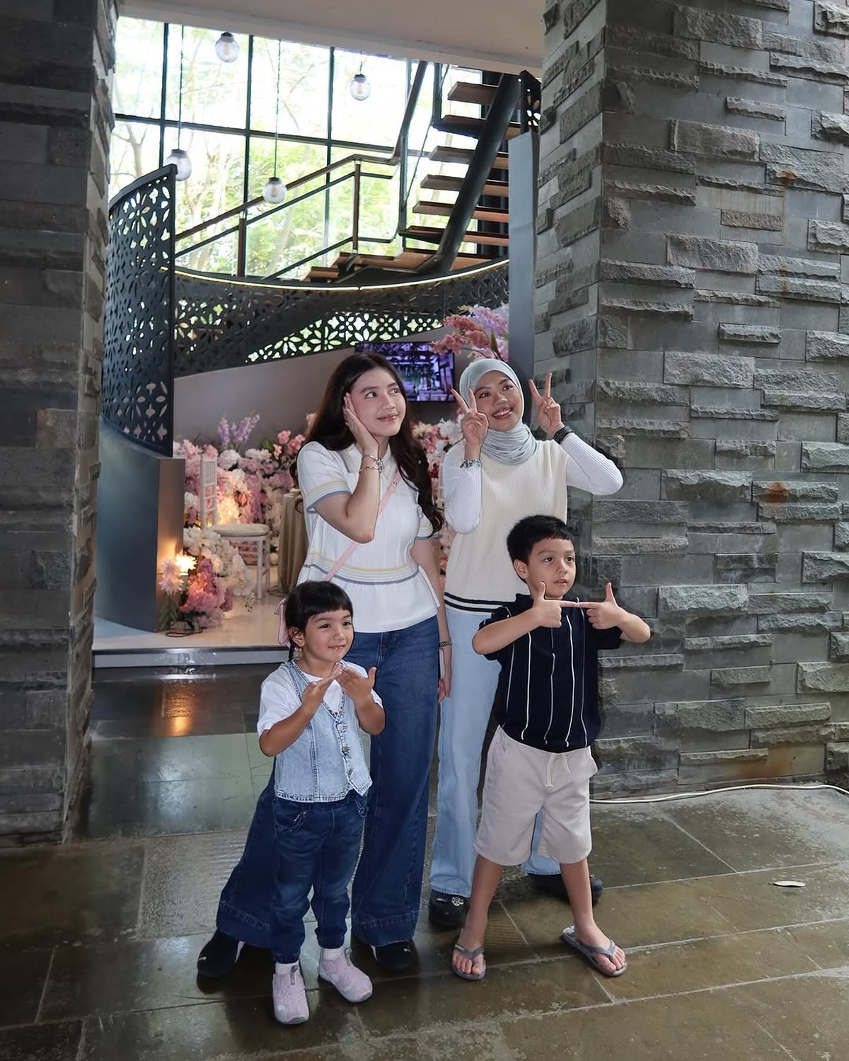 Hassya dan Syifa&comma; anak sambung Irish Bella