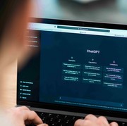 Kebanyakan Pakai AI Nggak Sustainable? Ini Fakta yang Perlu Kamu Tahu