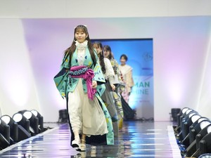 FRUITS ZIPPER Kenalkan Kimono Modern Pertama Kalinya di 