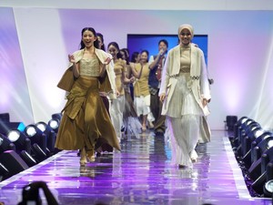 KAO x SOE Jakarta Pamerkan Pesona Tenun di Panggung 