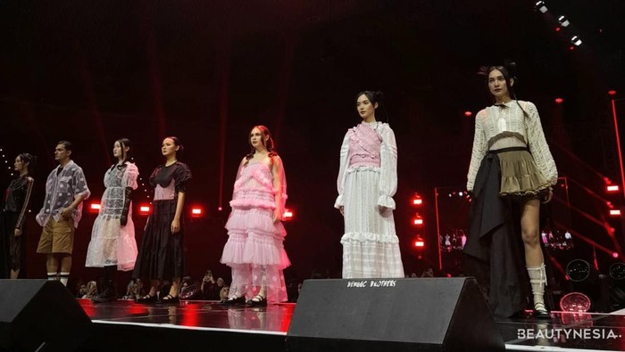 Alex[a]lexa Hadirkan Koleksi Rococo Rebellion di Hari Kedua 