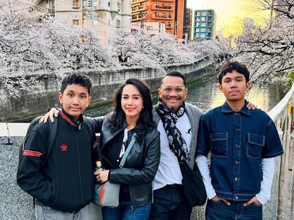 Terpopuler: Potret Mira Asmara 'Jin dan Jun' Bersama Keluarga
