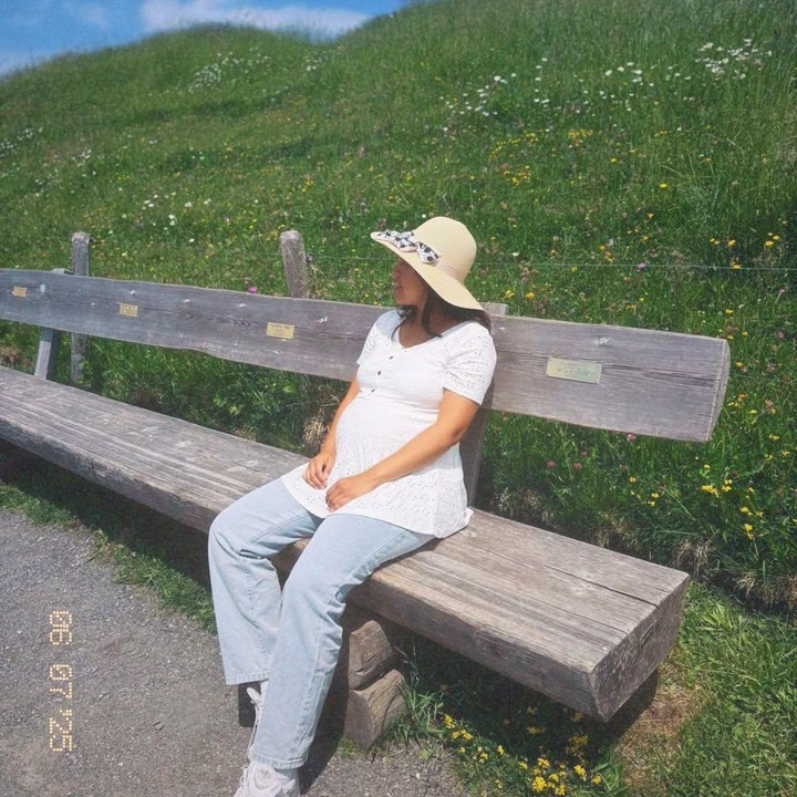 <p>Baru-baru ini, Nadia kembali memamerkan baby bump kehamilannya yang sudah terlihat besar. Nadia membagikan momen liburannya di kawawan Rigi, Swiss. Perlu diketahui, setelah menikah dengan Kama Sukarno pada 28 Januari 2024, Nadia pindah ke Swiss untuk mendampingi suaminya yang bekerja sebagai diplomat muda. (Foto: Instagram @nadiasoekarno)</p>