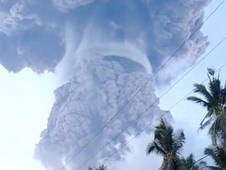 Gunung Lewotolok dan Lewotobi Erupsi, Penerbangan di 2 Bandara NTT Terdampak