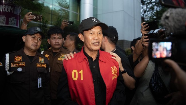 Mantan Wali Kota Palembang, Harnojoyo, ditetapkan sebagai tersangka korupsi proyek revitalisasi Pasar Cinde. Kerugian negara mencapai Rp1 triliun.