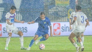 Berita Panas dari Dunia Sport CNN : FOTO: Awal Berbeda Persib dan Oxford di Piala Presiden 2025